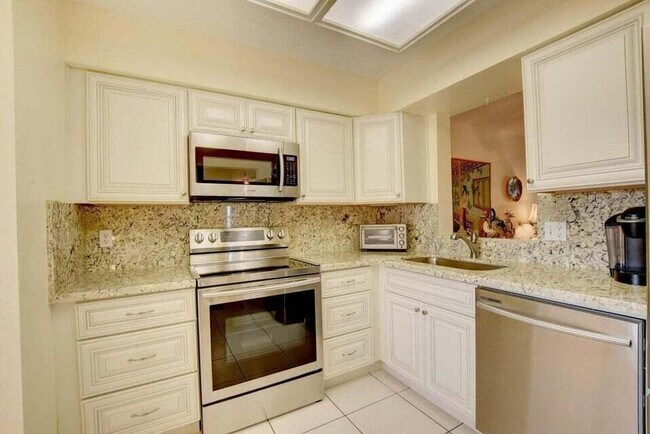 Building Photo - 14527 Bonaire Blvd