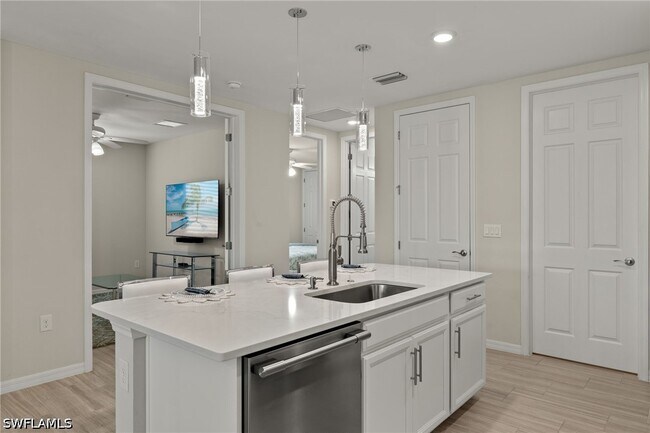 Building Photo - 14680 Edgewater Cir