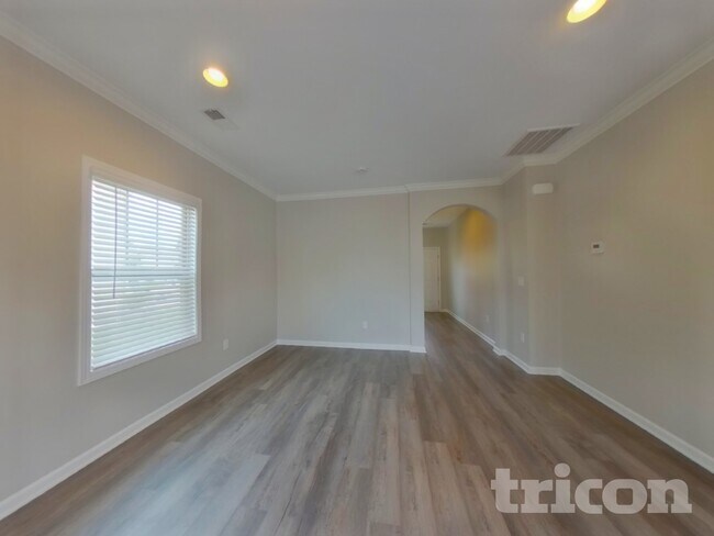 Building Photo - 618 Grantleigh Dr