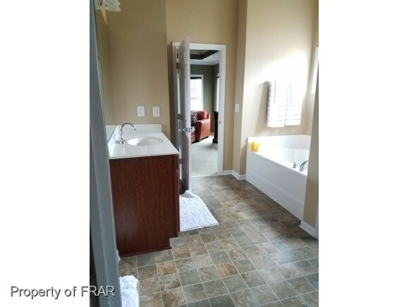 Building Photo - 808 Camwheel Dr
