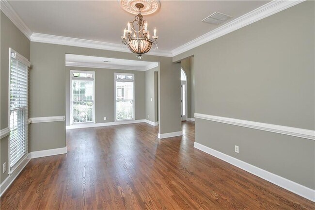 Foto del edificio - 905 Lancaster Way NW