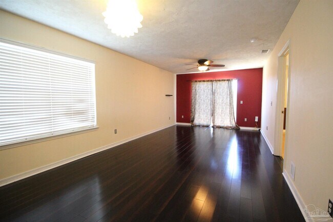 Foto del edificio - 7680 Chablis Cir