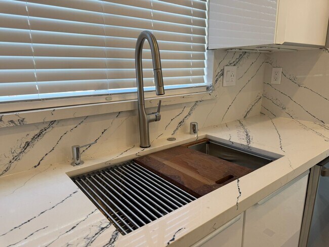 Foto del edificio - EPIC REA - Fully Renovated 5BR/3BA Home in...