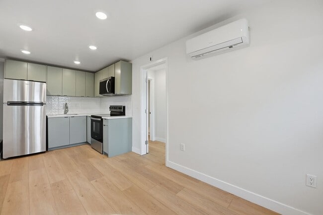 Building Photo - 2735 Broadway-5