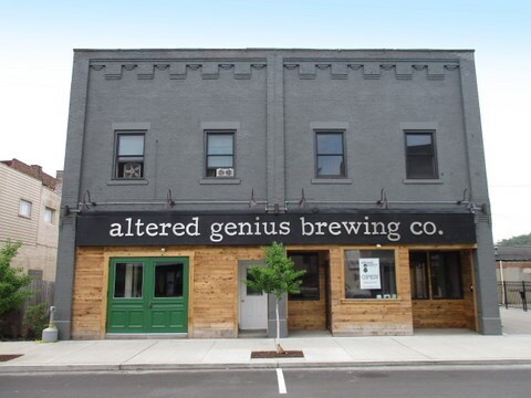 Building Photo - 411 Merchant St