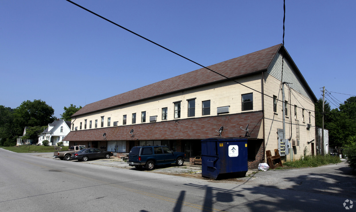 Building Photo - 302 Sewanee St
