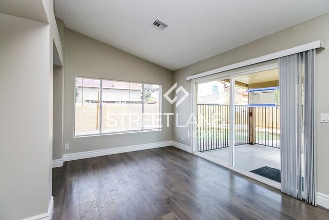Building Photo - 4 Bedroom with Swimming Pool!