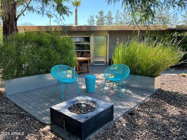 Foto del edificio - 7440 E Cave Creek Rd
