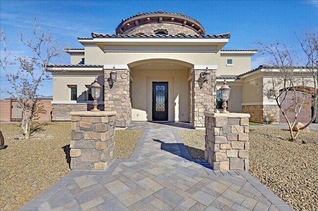Building Photo - Custom Luxury Home with Strip and Mountain Views!