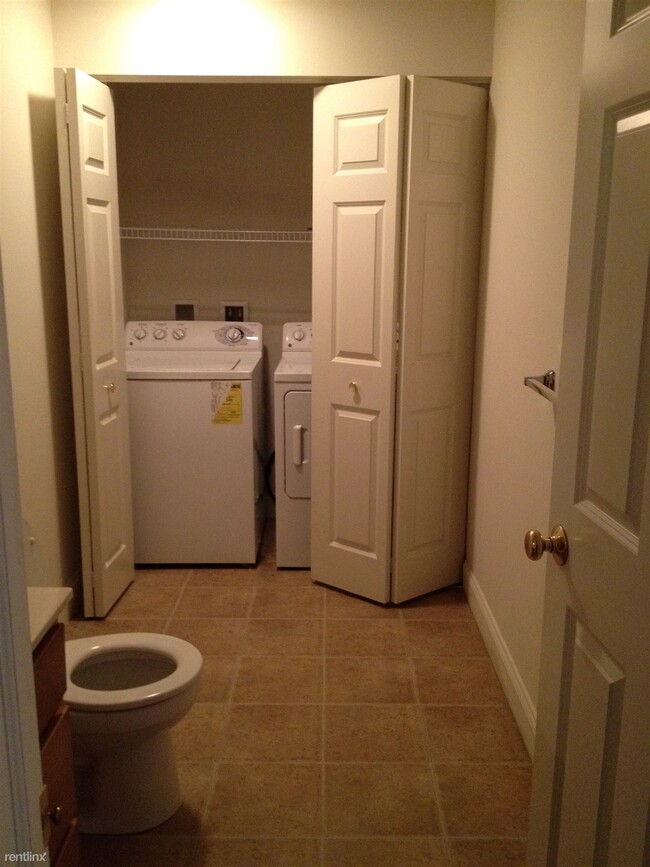 Building Photo - 3 br, 2.5 bath Townhome - 154 Radle Rd