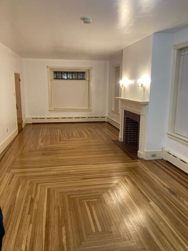 Foto del edificio - 228 E Philadelphia Ave
