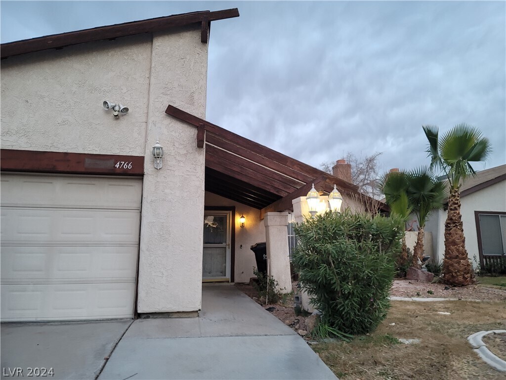Primary Photo - 4766 S Mojave Rd
