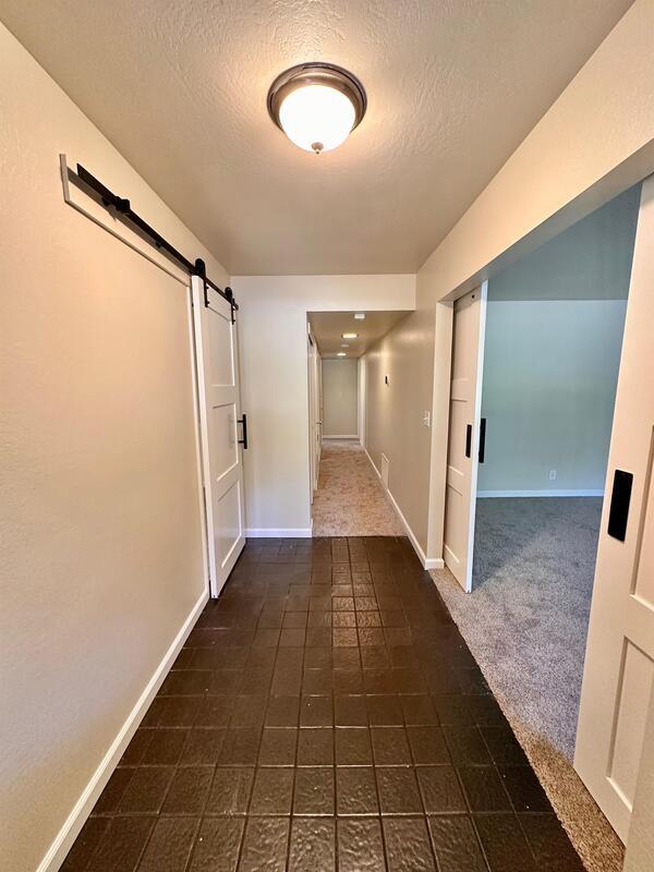 Building Photo - 13483 Evergreen Dr