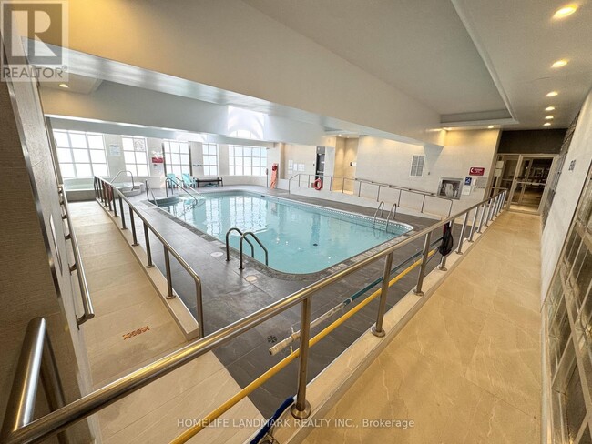 Building Photo - 18 Hollywood Ave