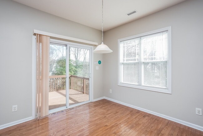 Foto del edificio - 200 Willowbrook Cir