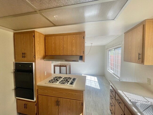 Foto del edificio - Spacious 3 Bed 2 Bath House w/ Central A/C...