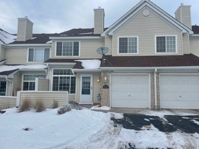 Building Photo - 15353 Greenhaven Ln