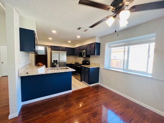 Foto del edificio - 2 bedroom/2 bath townhome in the heart of ...