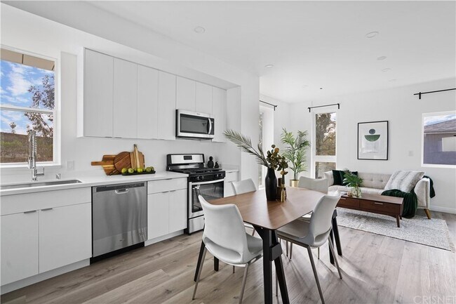 Foto del edificio - 837 N Kingsley Dr