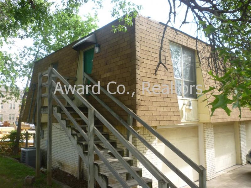 Primary Photo - 2834 Sandage Ave