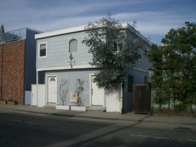 View from street - 33 S Venice Blvd