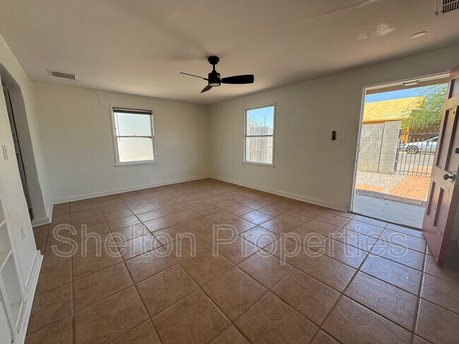 Foto del edificio - 2047 E Virginia Ave