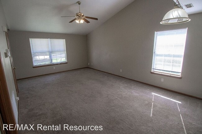 Building Photo - 3 br, 2 bath House - 677 W Country Squire Ct