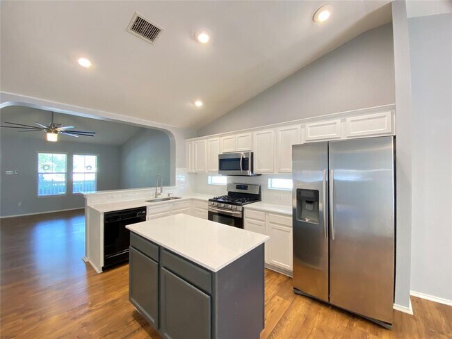 Building Photo - 117 Yucca House Dr