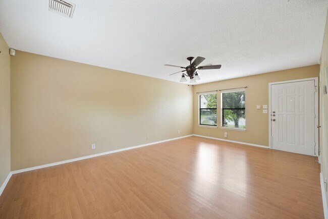 Building Photo - 9926 Trendwood