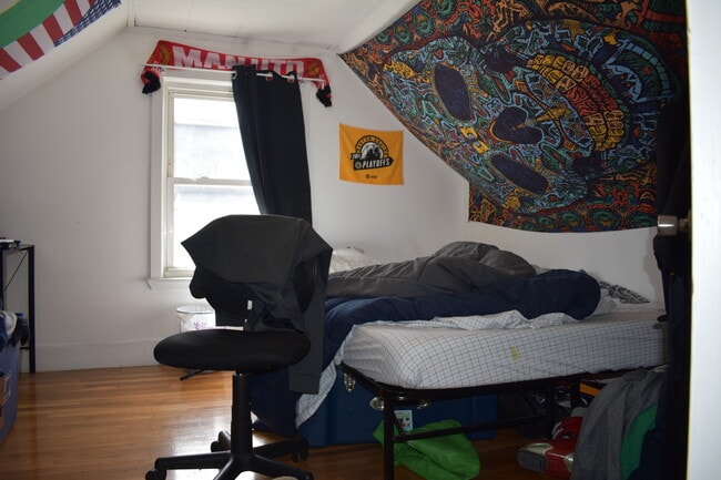 Building Photo - 22 Murdock St