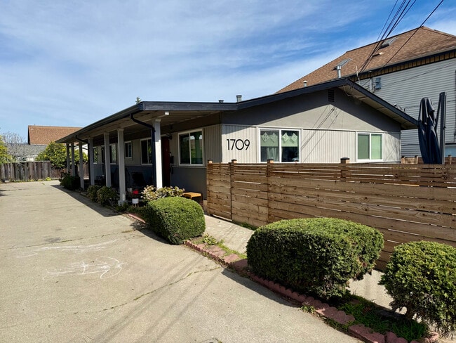 Foto del edificio - 1709 Pacific Ave