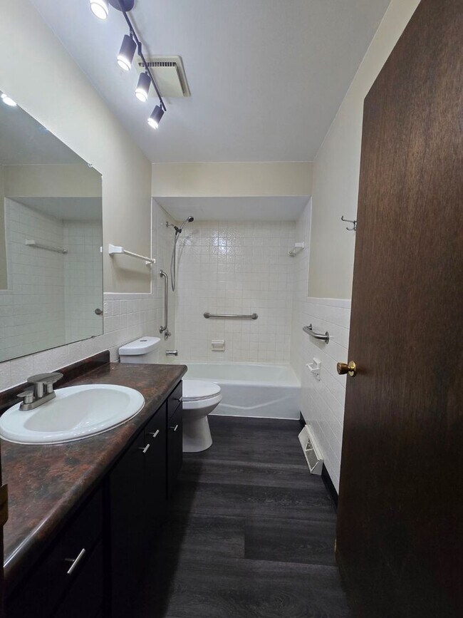 Foto del edificio - 2 Bedroom 1.5 Bathroom