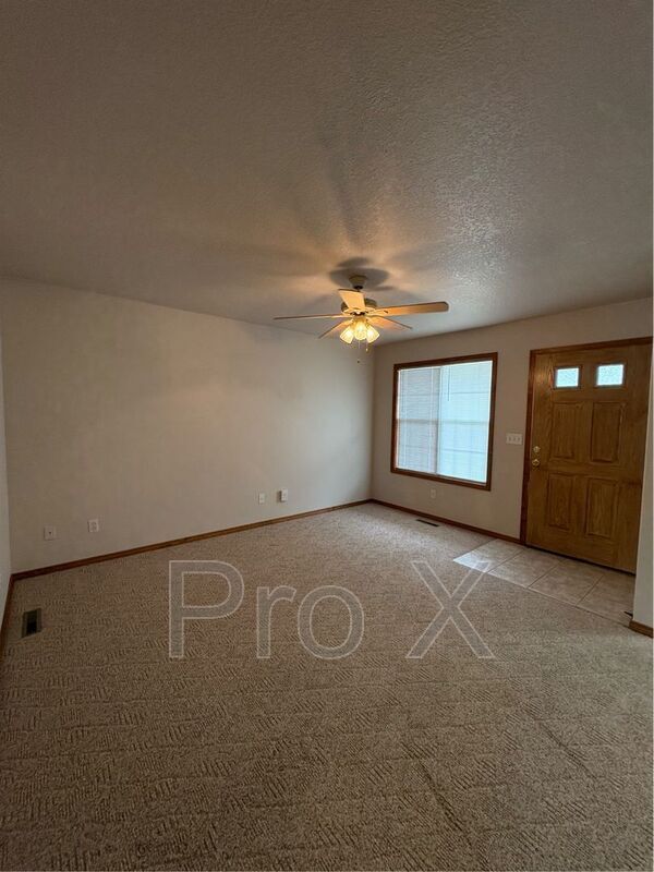 Building Photo - 2913 Santa Fe Dr