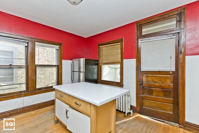 Foto del edificio - 4037 W Oakdale Ave