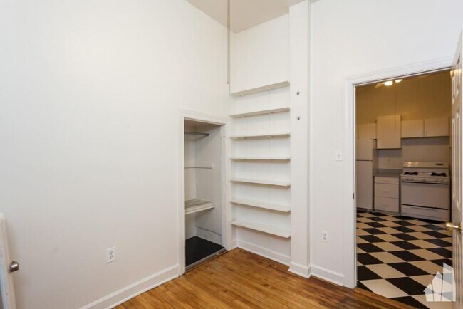 Foto del edificio - 2 bedroom in Chicago IL 60613