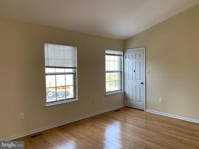 Foto del edificio - 6904 Storch Cir