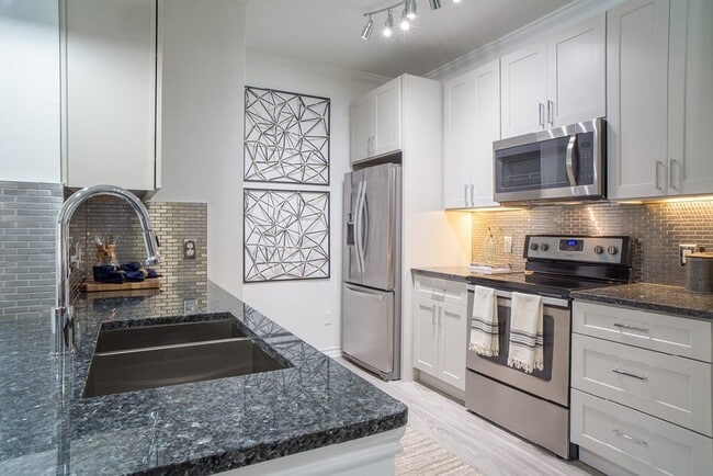 Building Photo - 4230 Fairway Dr