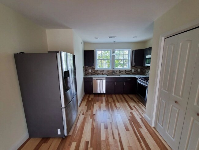 Foto del edificio - 60 Village Green S