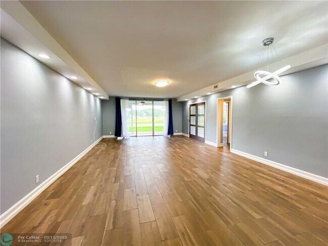 Foto del edificio - 3900 Oaks Clubhouse Dr