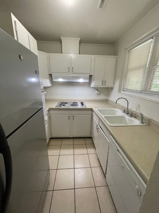 Foto del edificio - Spacious 2BR/1BA apartment off South Milledge Ave!