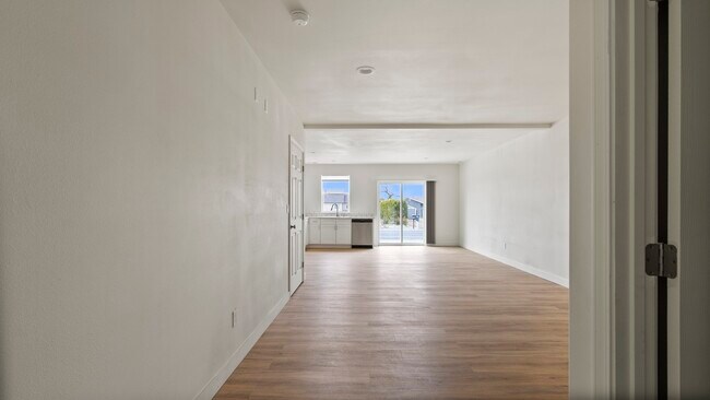 Building Photo - 2625 W Marina Dr