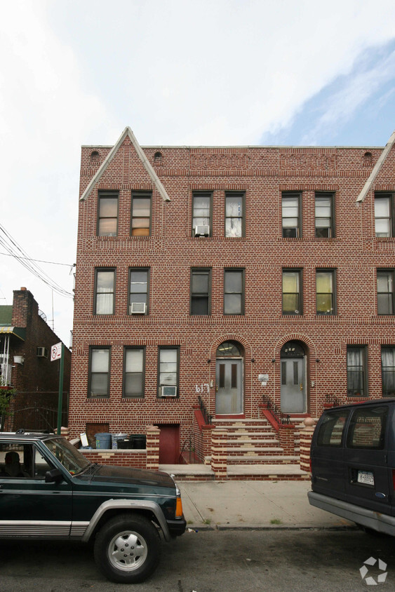 Foto principal - 617 E 96th St