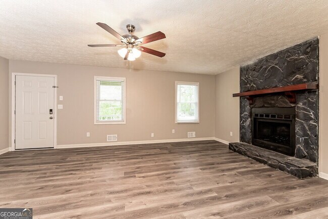 Foto del edificio - 709 Cloudland Ct