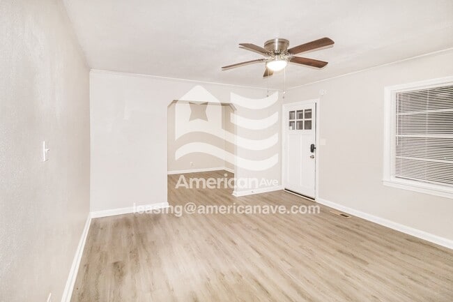 Building Photo - 914 Lamore St