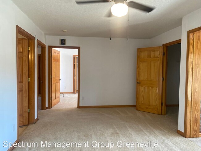 Building Photo - 2 br, 1.5 bath House - 910 Redgate Rd
