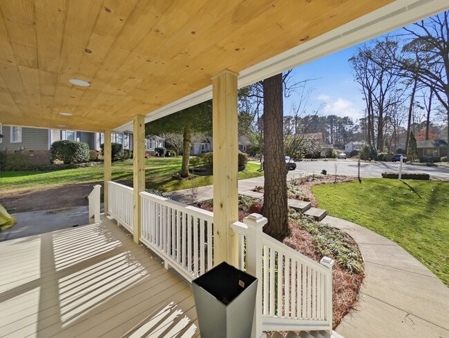 Building Photo - 1113 Yorkshire Dr