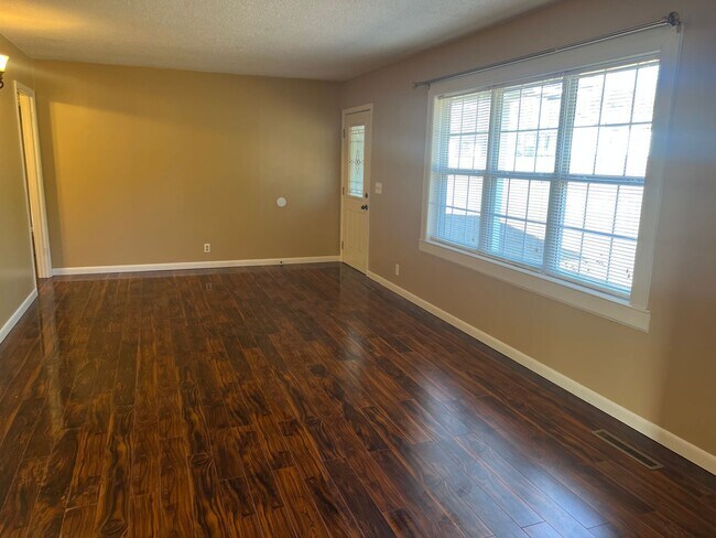 Building Photo - Beautiful Home in Tunnel Hill