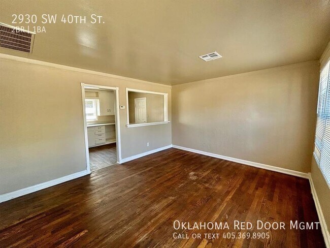 Building Photo - 2930 SW 40th St