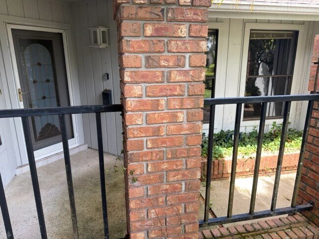 Building Photo - 2620 Bent Hickory Cir