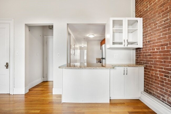 Building Photo - 230 Beacon St